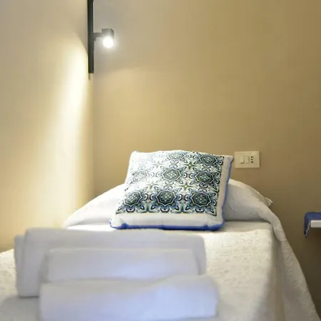 別荘 Dammuso Solmar *